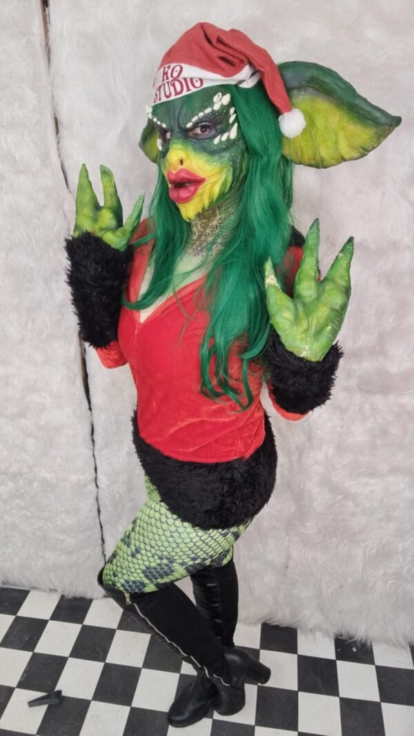 gremlin full head with hands