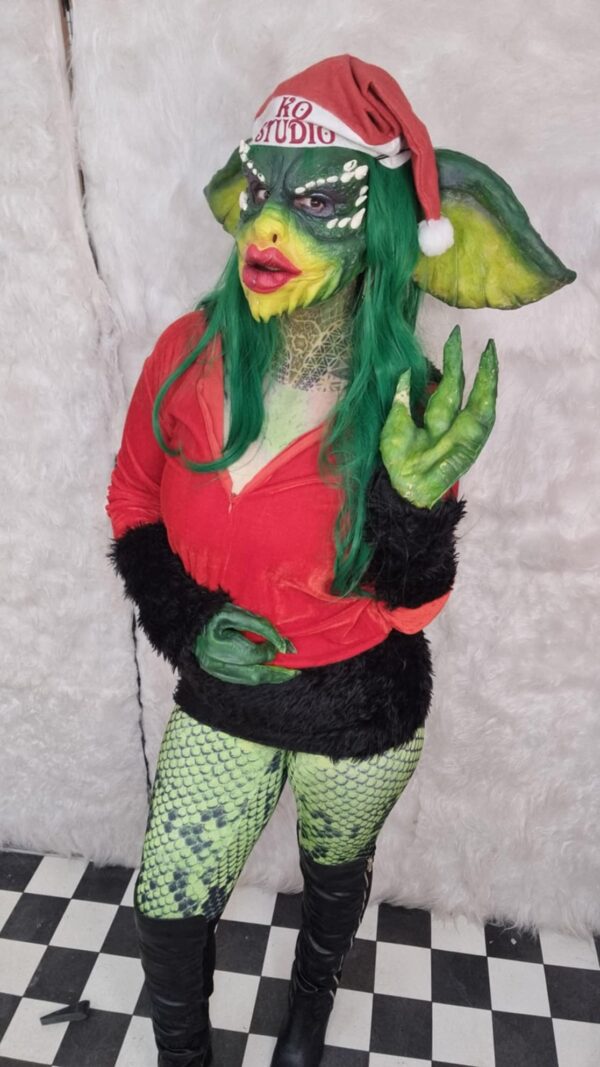 gremlin full head with hands