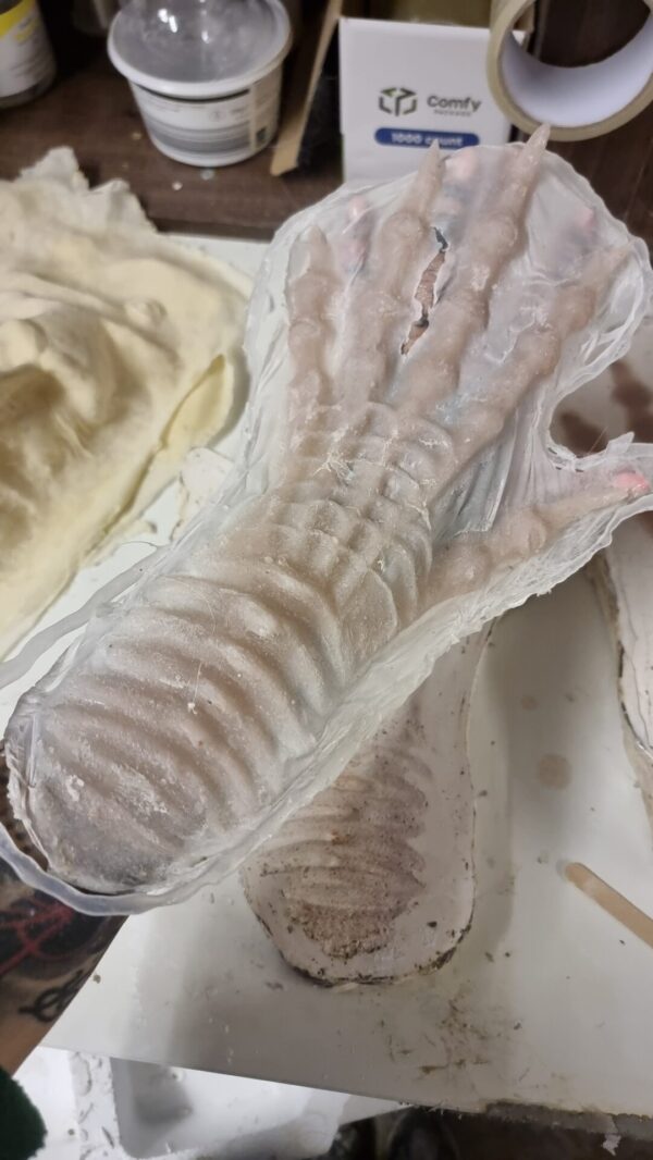 Creature alien silicone prosthetic hands - Image 3