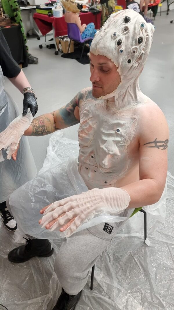 Creature alien silicone prosthetic hands - Image 4